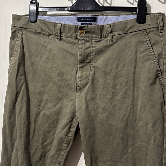 🎉4/30$🎉 Tommy Hilfiger Khaki Slim Fit Pants - Picture 3 of 5